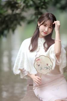 你的东西顶到我腰了
